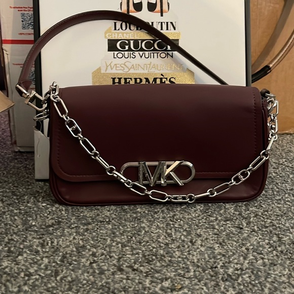 NWT Michael Kors two way shoulder bag. Chain & leather strap removable - Picture 1 of 7